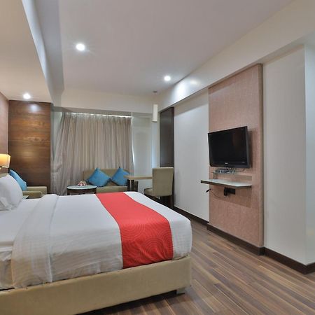 Krios Hotel - Near Sg Highway, أحمد أباد المظهر الخارجي الصورة