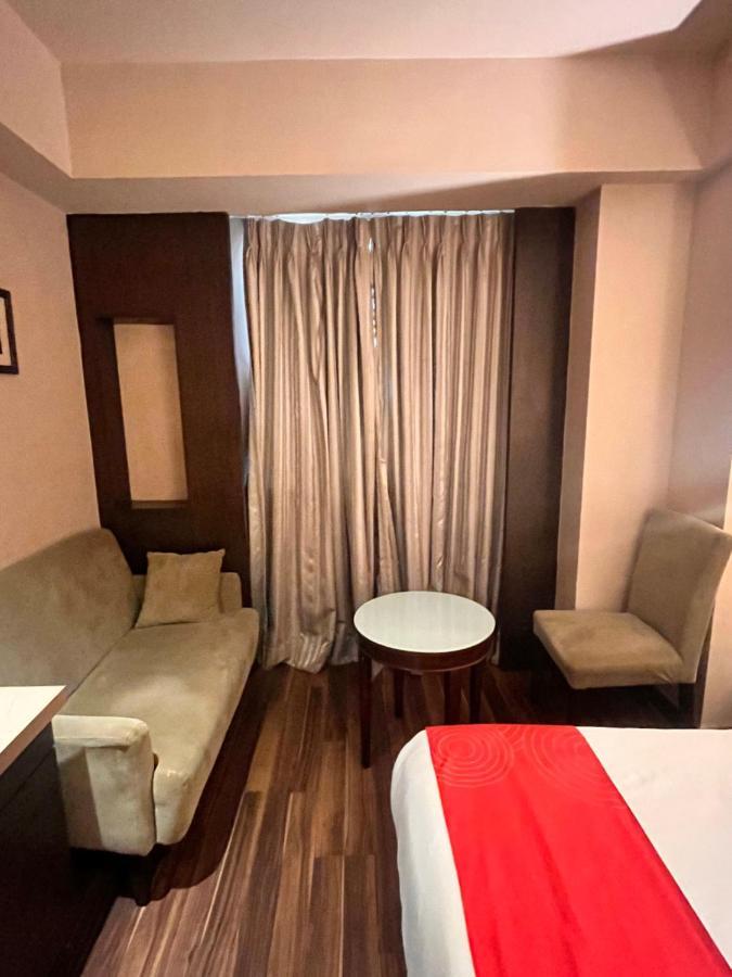 Krios Hotel - Near Sg Highway, أحمد أباد المظهر الخارجي الصورة