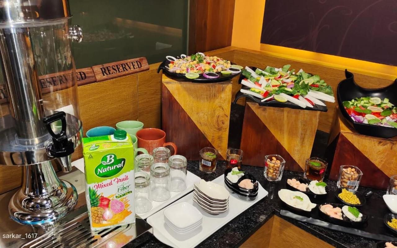 Krios Hotel - Near Sg Highway, أحمد أباد المظهر الخارجي الصورة