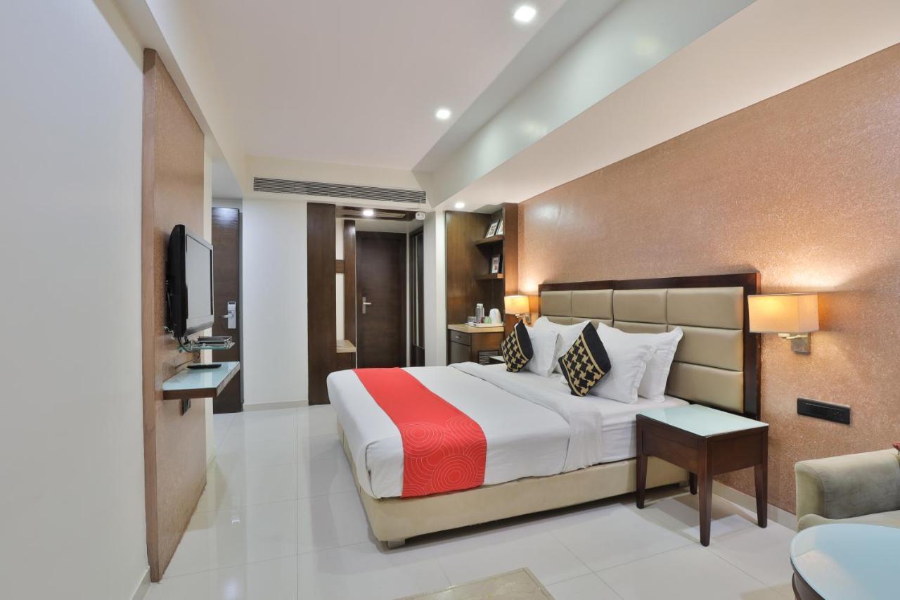 Krios Hotel - Near Sg Highway, أحمد أباد المظهر الخارجي الصورة