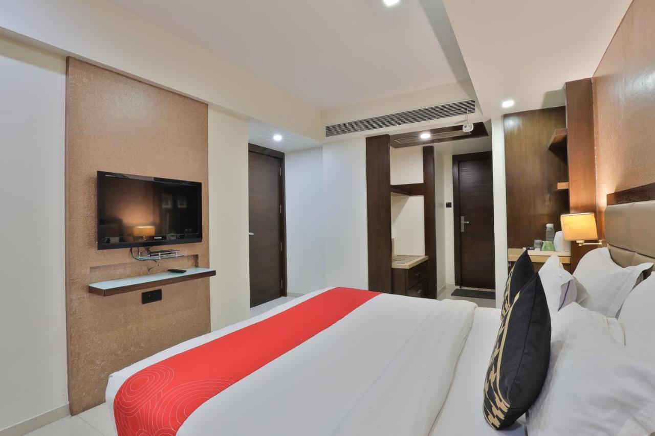 Krios Hotel - Near Sg Highway, أحمد أباد المظهر الخارجي الصورة
