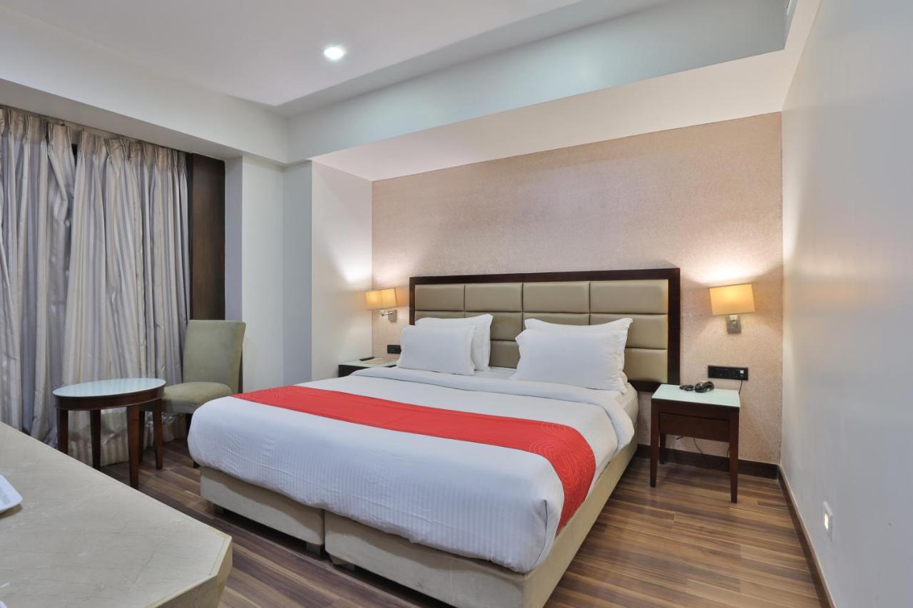 Krios Hotel - Near Sg Highway, أحمد أباد المظهر الخارجي الصورة