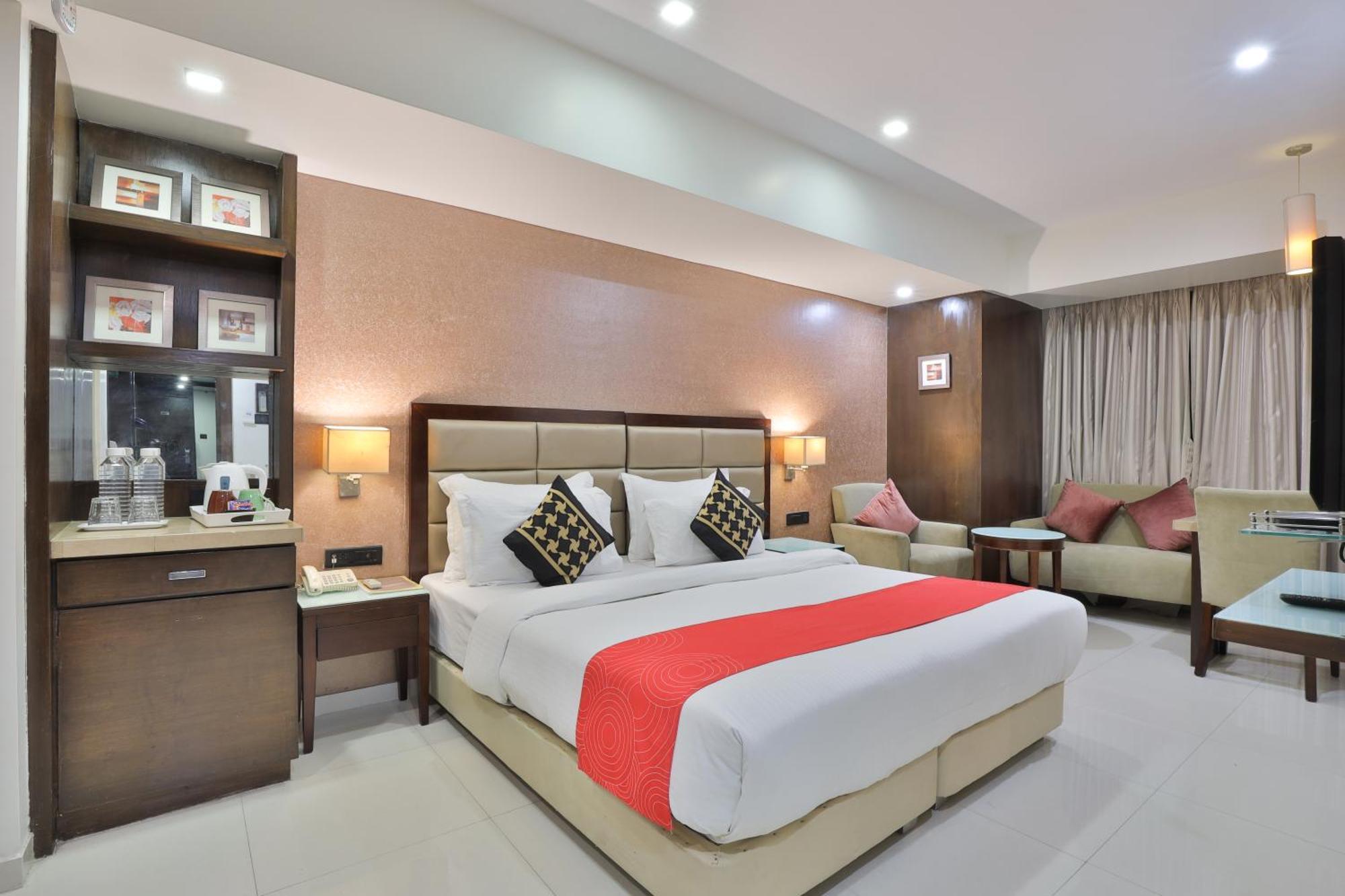 Krios Hotel - Near Sg Highway, أحمد أباد المظهر الخارجي الصورة